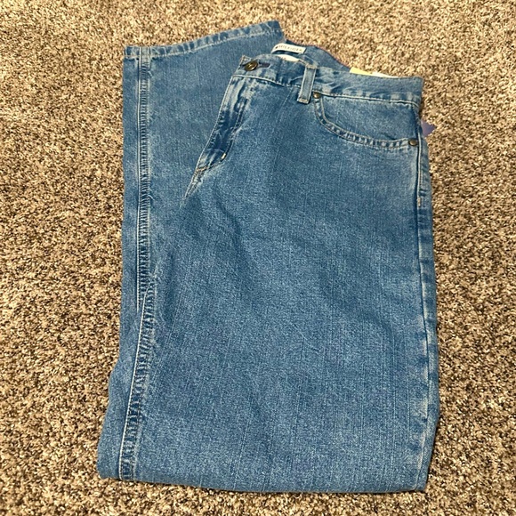 Tommy Hilfiger Classic Fit Jeans - Picture 2 of 5